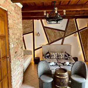Leányka Apartman
